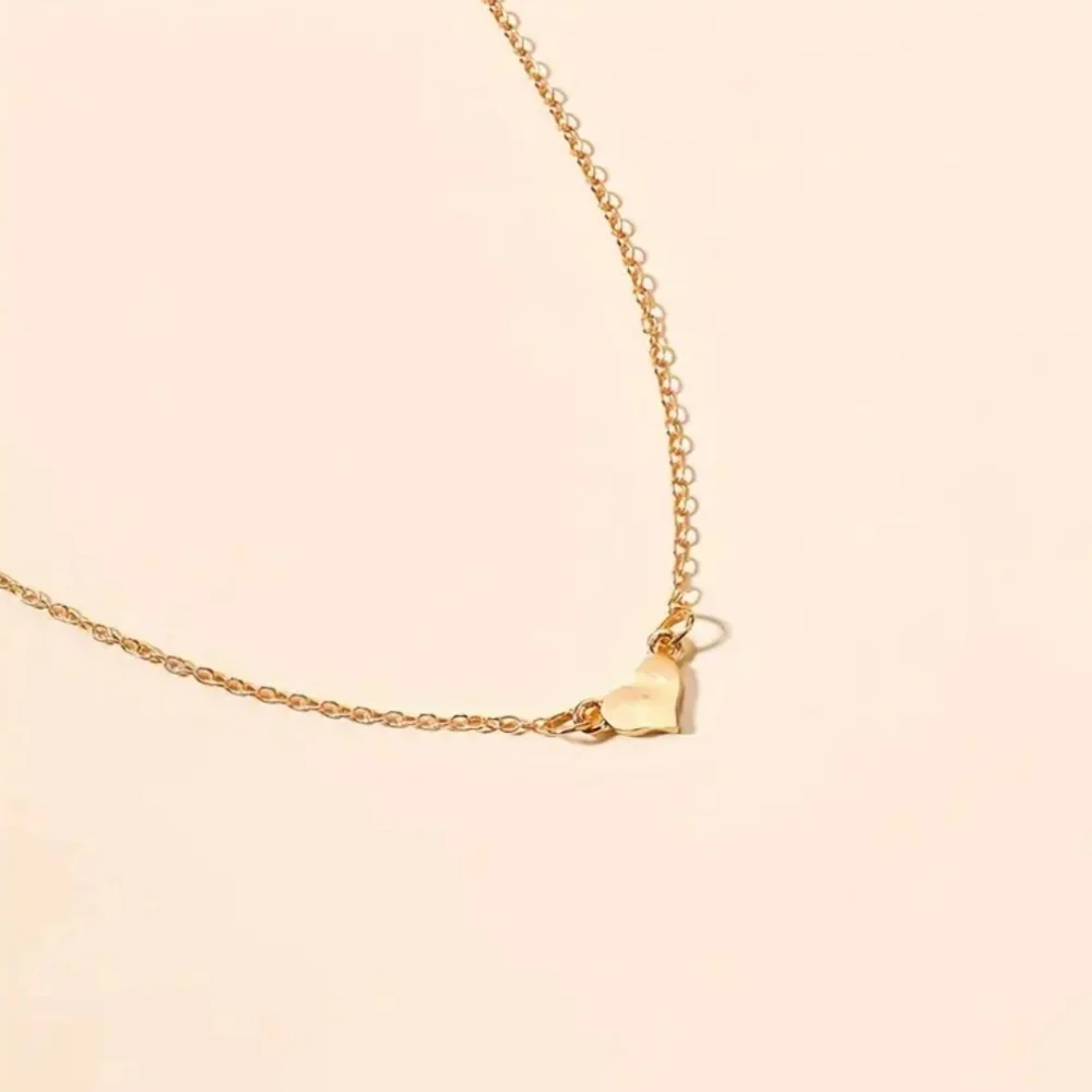 Minimalist Gold Heart Pendant Necklace
